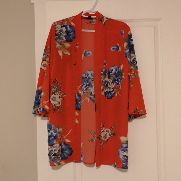 Tops - Size S Floral Kimono